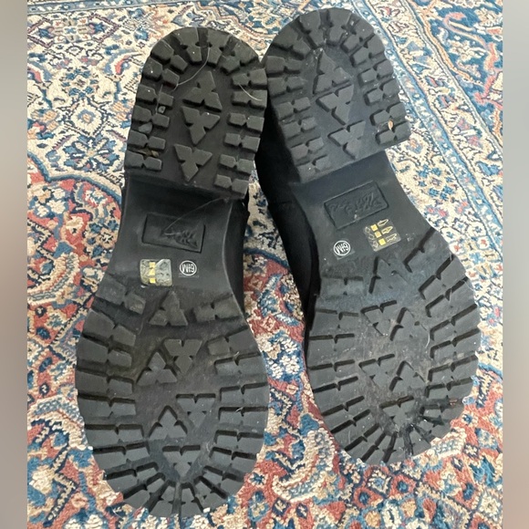 ‘Dirty Laundry’ Lisbon Lug Sole Chelsea Boots - Picture 6 of 8